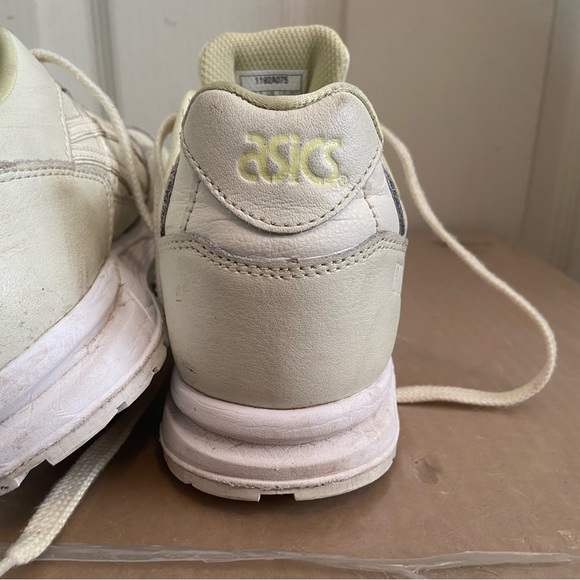 Asics women’s gelsaga trainers size UK 5 - Picture 13 of 16